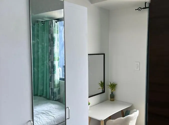 Cozy In Makati / With Mall, Restaurants, Groceries, Pool, Netflix, Disney+ And *