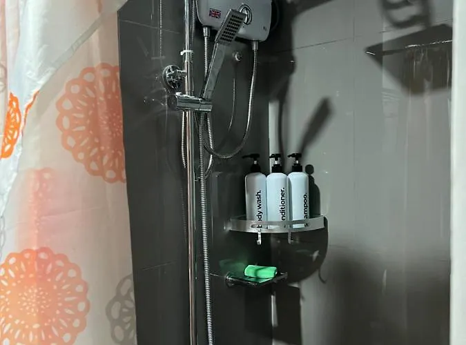 Appartement Cozy In Makati / With Mall, Restaurants, Groceries, Pool, Netflix, Disney+ And