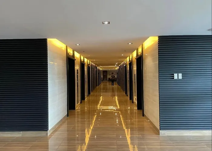 Appartement Cozy In Makati / With Mall, Restaurants, Groceries, Pool, Netflix, Disney+ And *