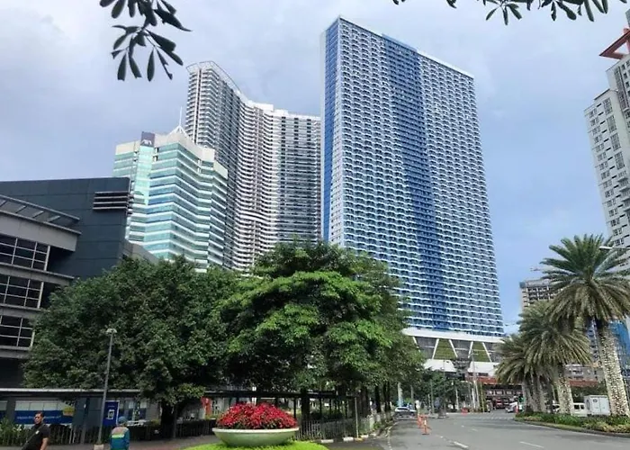 Cozy In Makati / With Mall, Restaurants, Groceries, Pool, Netflix, Disney+ And